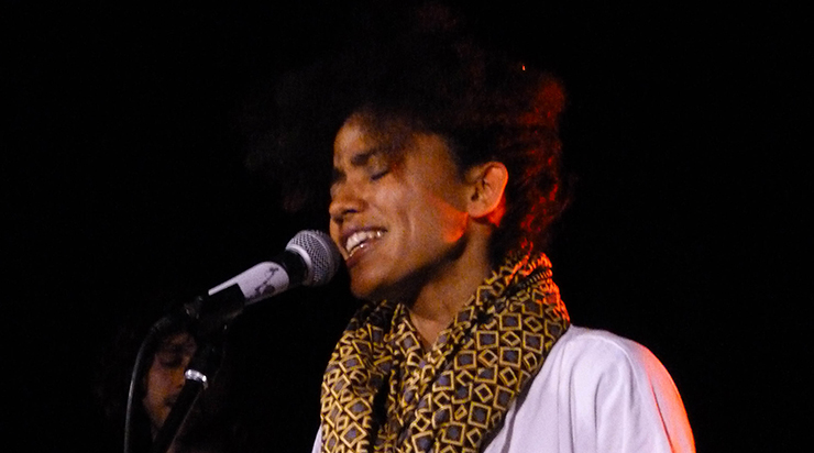 Nneka transmet son message